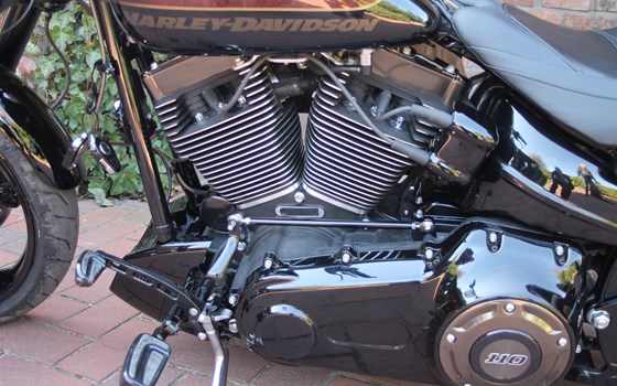 Umgebautes Motorrad Harley-Davidson CVO Breakout FXSBSE von X-Trem Custombikes - Bild 7 Umgebautes Motorrad Harley-Davidson CVO Breakout FXSBSE von X-Trem Custombikes - Bild 7