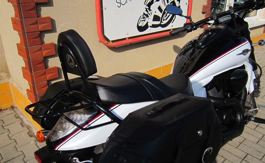 Umbgebautes Motorrad Suzuki Intruder M1800RZ Bild 2: Umbgebautes Motorrad Suzuki Intruder M1800RZ