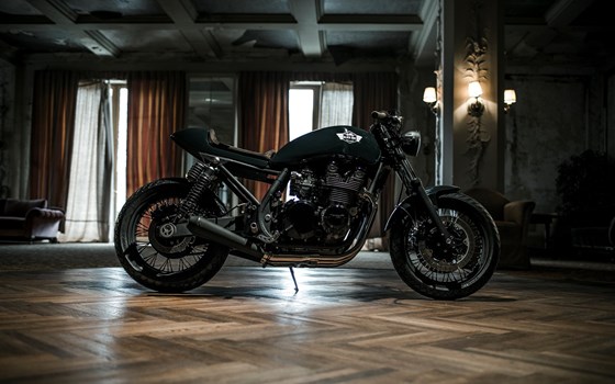 Umgebautes Motorrad Kawasaki Zephyr 750 von BLACK BIKE CRAFTRÄDER - Bild 6 Umgebautes Motorrad Kawasaki Zephyr 750 von BLACK BIKE CRAFTRÄDER - Bild 6