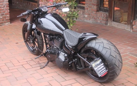 Umgebautes Motorrad Harley-Davidson Softail Breakout FXSB von X-Trem Custombikes - Bild 1 Umgebautes Motorrad Harley-Davidson Softail Breakout FXSB von X-Trem Custombikes - Bild 1