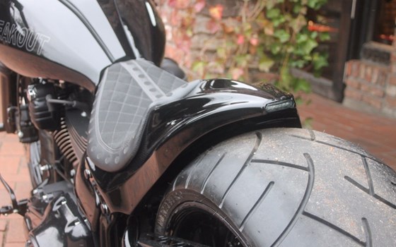 Umgebautes Motorrad Harley-Davidson Softail Breakout FXSB von X-Trem Custombikes - Bild 4 Umgebautes Motorrad Harley-Davidson Softail Breakout FXSB von X-Trem Custombikes - Bild 4