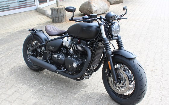 Umgebautes Motorrad Triumph Bonneville Bobber Black von TRIUMPH Chemnitz Böttger und Budach OHG - Bild 2 Umgebautes Motorrad Triumph Bonneville Bobber Black von TRIUMPH Chemnitz Böttger und Budach OHG - Bild 2