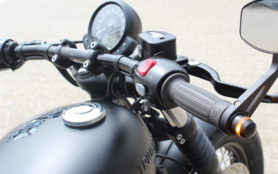 Umgebautes Motorrad Triumph Bonneville Bobber Black von TRIUMPH Chemnitz Böttger und Budach OHG - Bild 3 Umgebautes Motorrad Triumph Bonneville Bobber Black von TRIUMPH Chemnitz Böttger und Budach OHG - Bild 3