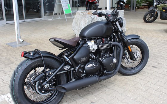 Umgebautes Motorrad Triumph Bonneville Bobber Black von TRIUMPH Chemnitz Böttger und Budach OHG - Bild 4 Umgebautes Motorrad Triumph Bonneville Bobber Black von TRIUMPH Chemnitz Böttger und Budach OHG - Bild 4