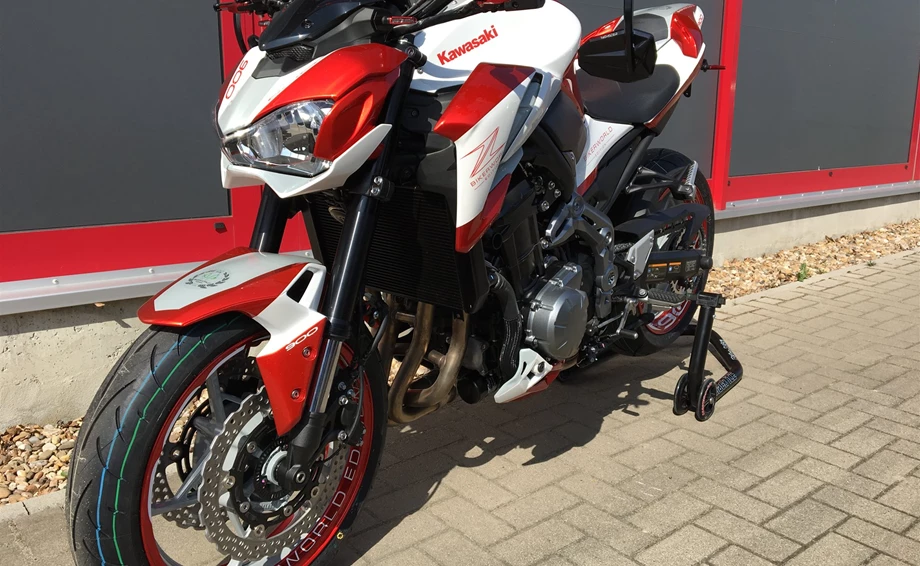 Umbgebautes Motorrad Kawasaki Z900 Bild 14: Umbgebautes Motorrad Kawasaki Z900