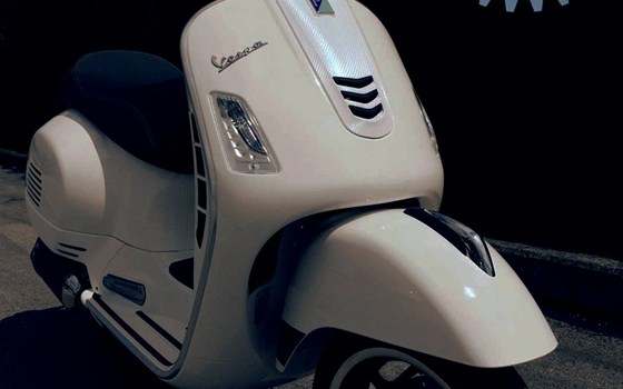 Umgebautes Motorrad Vespa GTS 300 i.e. Super von Team Stadler GmbH - Bild 1 Umgebautes Motorrad Vespa GTS 300 i.e. Super von Team Stadler GmbH - Bild 1