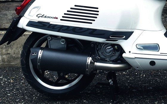 Umgebautes Motorrad Vespa GTS 300 i.e. Super von Team Stadler GmbH - Bild 1 Umgebautes Motorrad Vespa GTS 300 i.e. Super von Team Stadler GmbH - Bild 1