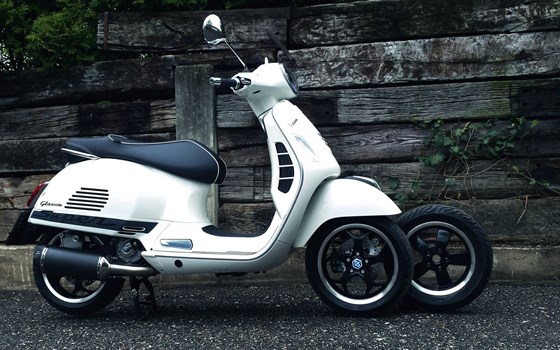 Umgebautes Motorrad Vespa GTS 300 i.e. Super von Team Stadler GmbH - Bild 2 Umgebautes Motorrad Vespa GTS 300 i.e. Super von Team Stadler GmbH - Bild 2