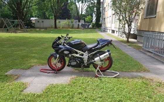 Umgebautes Motorrad Suzuki TL 1000 S von AndiRS4 - Bild 3 Umgebautes Motorrad Suzuki TL 1000 S von AndiRS4 - Bild 3