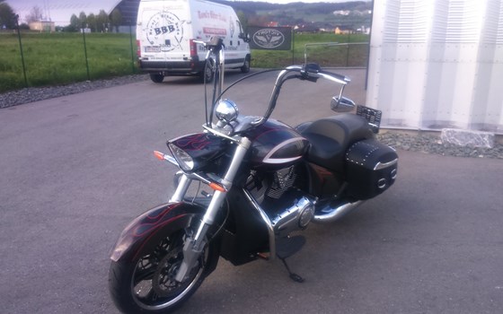 Umgebautes Motorrad Victory Cross Roads von Berni´s Biker Bude - Bild 2 Umgebautes Motorrad Victory Cross Roads von Berni´s Biker Bude - Bild 2