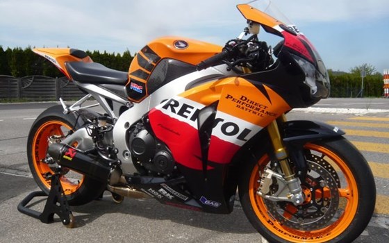 Umgebautes Motorrad Honda CBR1000RR Fireblade von Direct Performance - Bild 1 Umgebautes Motorrad Honda CBR1000RR Fireblade von Direct Performance - Bild 1