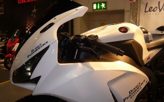 Umgebautes Motorrad Honda CBR1000RR Fireblade von Direct Performance - Bild 9 Umgebautes Motorrad Honda CBR1000RR Fireblade von Direct Performance - Bild 9