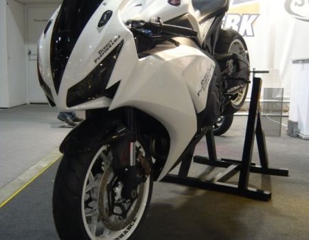 Umgebautes Motorrad Honda CBR1000RR Fireblade von Direct Performance - Bild 7 Umgebautes Motorrad Honda CBR1000RR Fireblade von Direct Performance - Bild 7