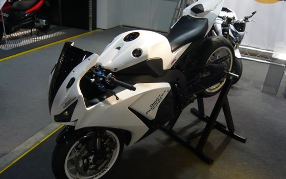 Umgebautes Motorrad Honda CBR1000RR Fireblade von Direct Performance - Bild 20 Umgebautes Motorrad Honda CBR1000RR Fireblade von Direct Performance - Bild 20