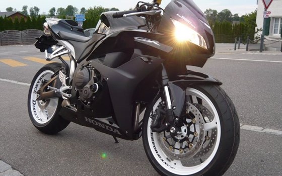Umgebautes Motorrad Honda CBR600RR von Direct Performance - Bild 1 Umgebautes Motorrad Honda CBR600RR von Direct Performance - Bild 1