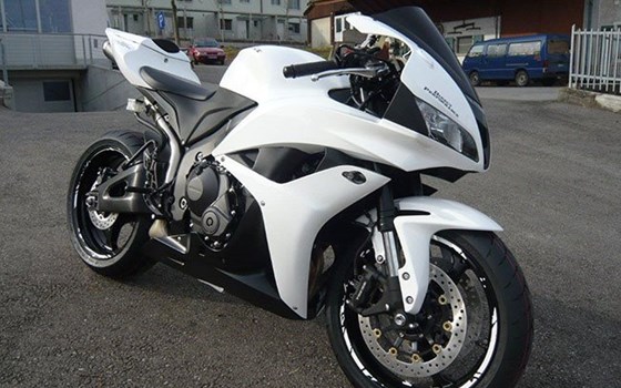 Umgebautes Motorrad Honda CBR600RR von Direct Performance - Bild 1 Umgebautes Motorrad Honda CBR600RR von Direct Performance - Bild 1