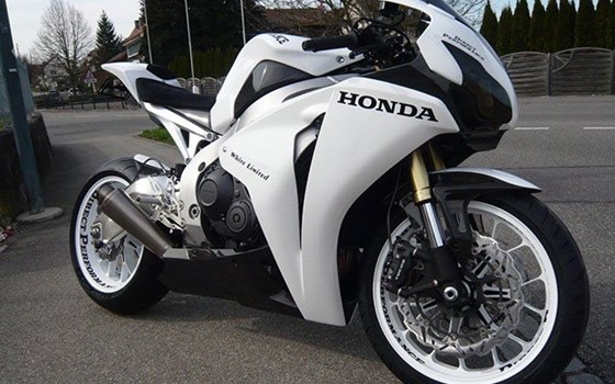 Umgebautes Motorrad Honda CBR1000RR Fireblade von Direct Performance - Bild 10 Umgebautes Motorrad Honda CBR1000RR Fireblade von Direct Performance - Bild 10