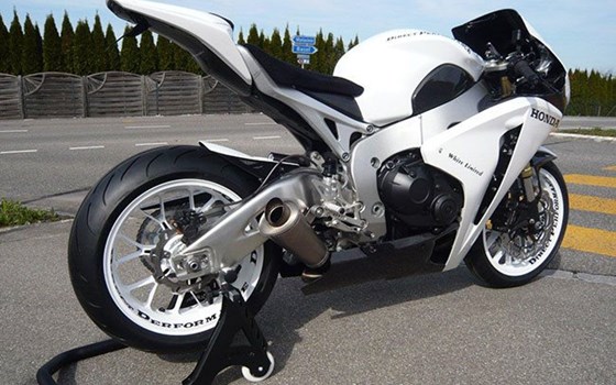 Umgebautes Motorrad Honda CBR1000RR Fireblade von Direct Performance - Bild 11 Umgebautes Motorrad Honda CBR1000RR Fireblade von Direct Performance - Bild 11