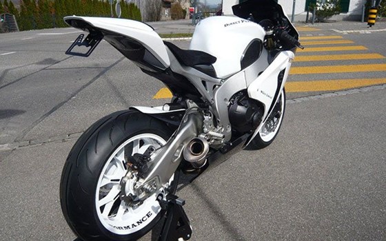Umgebautes Motorrad Honda CBR1000RR Fireblade von Direct Performance - Bild 12 Umgebautes Motorrad Honda CBR1000RR Fireblade von Direct Performance - Bild 12