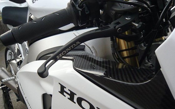 Umgebautes Motorrad Honda CBR1000RR Fireblade von Direct Performance - Bild 21 Umgebautes Motorrad Honda CBR1000RR Fireblade von Direct Performance - Bild 21
