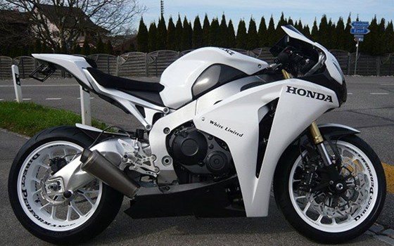 Umgebautes Motorrad Honda CBR1000RR Fireblade von Direct Performance - Bild 4 Umgebautes Motorrad Honda CBR1000RR Fireblade von Direct Performance - Bild 4