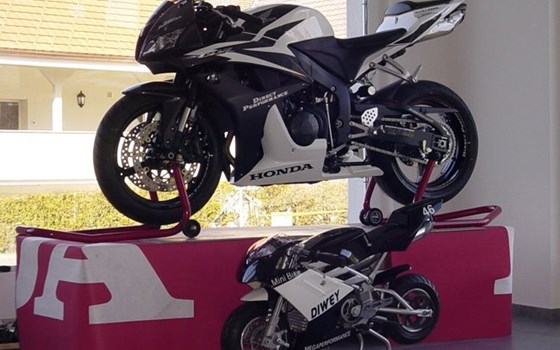 Umgebautes Motorrad Honda CBR600RR von Direct Performance - Bild 2 Umgebautes Motorrad Honda CBR600RR von Direct Performance - Bild 2