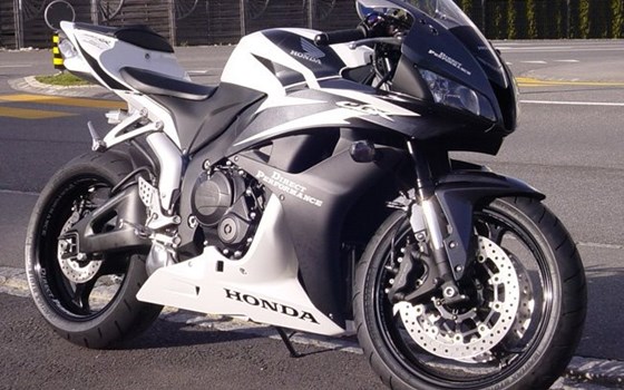 Umgebautes Motorrad Honda CBR600RR von Direct Performance - Bild 1 Umgebautes Motorrad Honda CBR600RR von Direct Performance - Bild 1