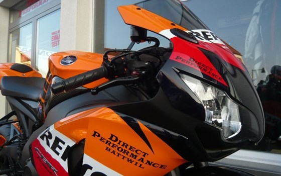 Umgebautes Motorrad Honda CBR1000RR Fireblade von Direct Performance - Bild 4