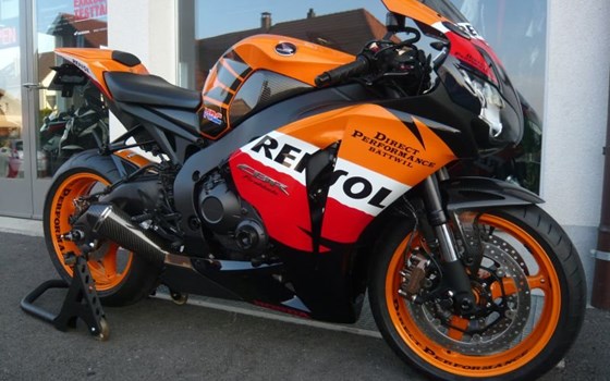 Umgebautes Motorrad Honda CBR1000RR Fireblade von Direct Performance - Bild 1