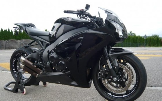 Umgebautes Motorrad Honda CBR1000RR Fireblade von Direct Performance - Bild 1