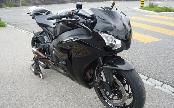 Umgebautes Motorrad Honda CBR1000RR Fireblade von Direct Performance - Bild 2