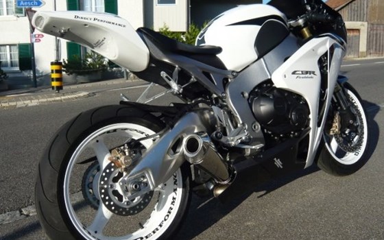 Umgebautes Motorrad Honda CBR1000RR Fireblade von Direct Performance - Bild 4 Umgebautes Motorrad Honda CBR1000RR Fireblade von Direct Performance - Bild 4