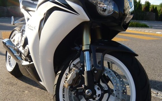 Umgebautes Motorrad Honda CBR1000RR Fireblade von Direct Performance - Bild 7 Umgebautes Motorrad Honda CBR1000RR Fireblade von Direct Performance - Bild 7