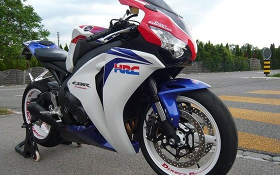 Umgebautes Motorrad Honda CBR1000RR Fireblade von Direct Performance - Bild 10 Umgebautes Motorrad Honda CBR1000RR Fireblade von Direct Performance - Bild 10