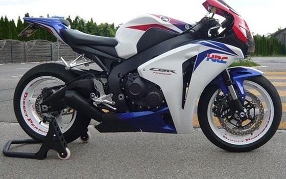 Umgebautes Motorrad Honda CBR1000RR Fireblade von Direct Performance - Bild 3 Umgebautes Motorrad Honda CBR1000RR Fireblade von Direct Performance - Bild 3