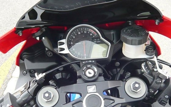Umgebautes Motorrad Honda CBR1000RR Fireblade von Direct Performance - Bild 7 Umgebautes Motorrad Honda CBR1000RR Fireblade von Direct Performance - Bild 7