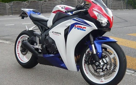 Umgebautes Motorrad Honda CBR1000RR Fireblade von Direct Performance - Bild 8 Umgebautes Motorrad Honda CBR1000RR Fireblade von Direct Performance - Bild 8