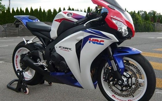 Umgebautes Motorrad Honda CBR1000RR Fireblade von Direct Performance - Bild 1 Umgebautes Motorrad Honda CBR1000RR Fireblade von Direct Performance - Bild 1