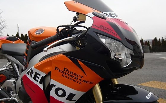 Umgebautes Motorrad Honda CBR1000RR Fireblade von Direct Performance - Bild 2 Umgebautes Motorrad Honda CBR1000RR Fireblade von Direct Performance - Bild 2