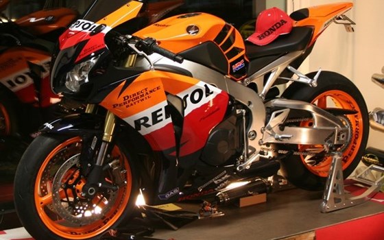 Umgebautes Motorrad Honda CBR1000RR Fireblade von Direct Performance - Bild 5 Umgebautes Motorrad Honda CBR1000RR Fireblade von Direct Performance - Bild 5