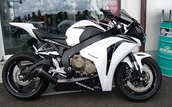 Umgebautes Motorrad Honda CBR1000RR Fireblade von Direct Performance - Bild 2 Umgebautes Motorrad Honda CBR1000RR Fireblade von Direct Performance - Bild 2