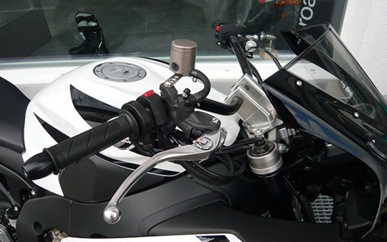 Umgebautes Motorrad Honda CBR1000RR Fireblade von Direct Performance - Bild 3 Umgebautes Motorrad Honda CBR1000RR Fireblade von Direct Performance - Bild 3
