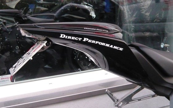 Umgebautes Motorrad Honda CBR1000RR Fireblade von Direct Performance - Bild 3