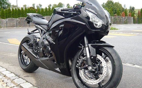 Umgebautes Motorrad Honda CBR1000RR Fireblade von Direct Performance - Bild 3 Umgebautes Motorrad Honda CBR1000RR Fireblade von Direct Performance - Bild 3