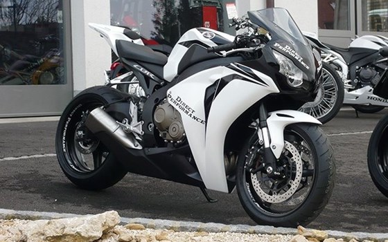 Umgebautes Motorrad Honda CBR1000RR Fireblade von Direct Performance - Bild 3 Umgebautes Motorrad Honda CBR1000RR Fireblade von Direct Performance - Bild 3