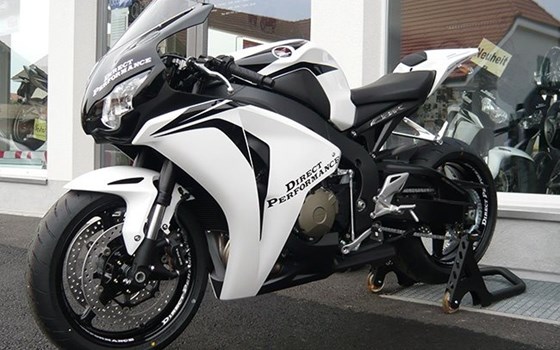 Umgebautes Motorrad Honda CBR1000RR Fireblade von Direct Performance - Bild 4 Umgebautes Motorrad Honda CBR1000RR Fireblade von Direct Performance - Bild 4