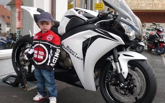 Umgebautes Motorrad Honda CBR1000RR Fireblade von Direct Performance - Bild 5 Umgebautes Motorrad Honda CBR1000RR Fireblade von Direct Performance - Bild 5