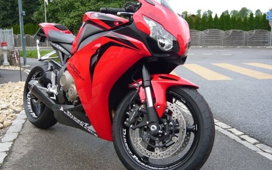 Umgebautes Motorrad Honda CBR1000RR Fireblade von Direct Performance - Bild 2 Umgebautes Motorrad Honda CBR1000RR Fireblade von Direct Performance - Bild 2
