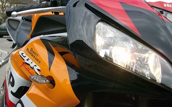 Umgebautes Motorrad Honda CBR1000RR Fireblade von Direct Performance - Bild 2