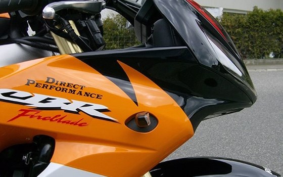 Umgebautes Motorrad Honda CBR1000RR Fireblade von Direct Performance - Bild 3